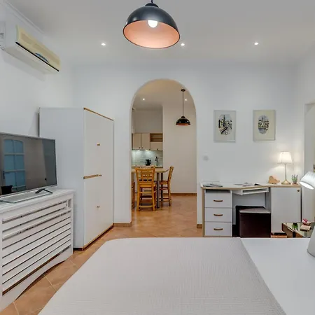 Victoria Luxury - Downtown 4*
