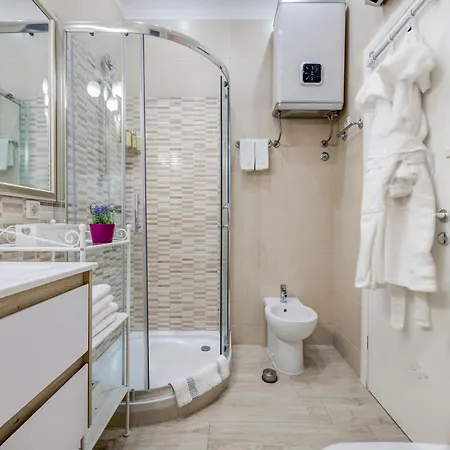 Victoria Luxury - Downtown 4*