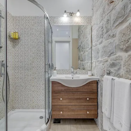 Victoria Luxury - Downtown 4*