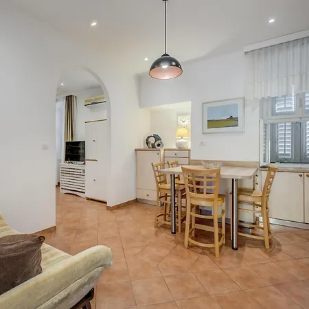 Victoria Luxury - Downtown Gostinjska kuća 4*