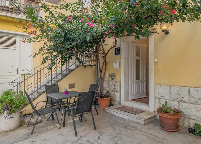 Konukevi Victoria Luxury - Downtown 4*